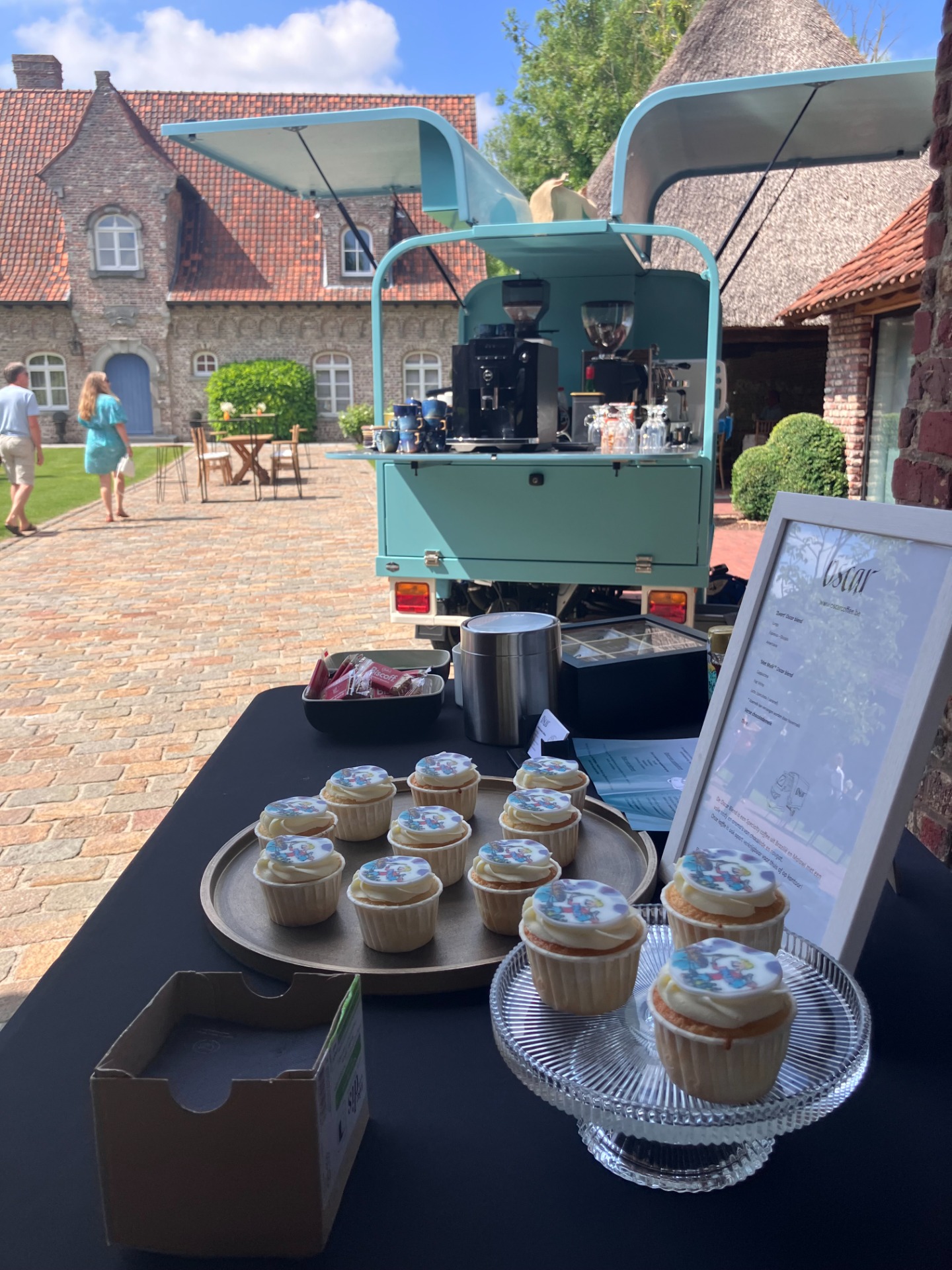 Babyborrel met gepersonaliseerde cupcakes